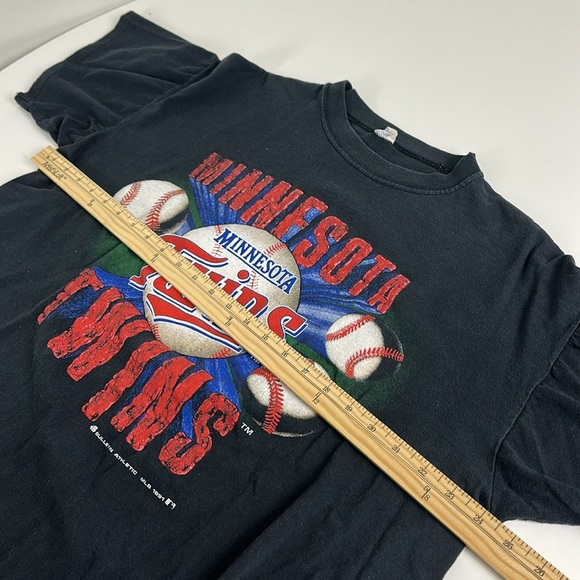 Vintage 1990s MLB Minnesota Twins Russell Athletic T-Shirt - Size XL - Picture 9 of 9